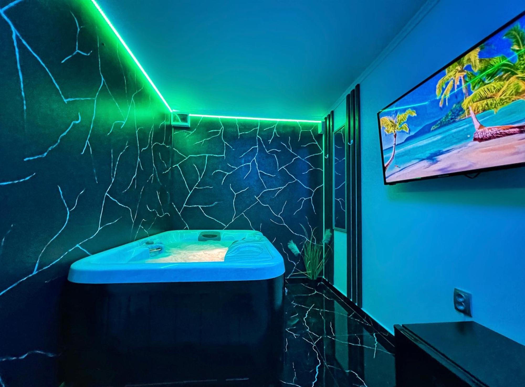 Luxor - Jacuzzi&cozy